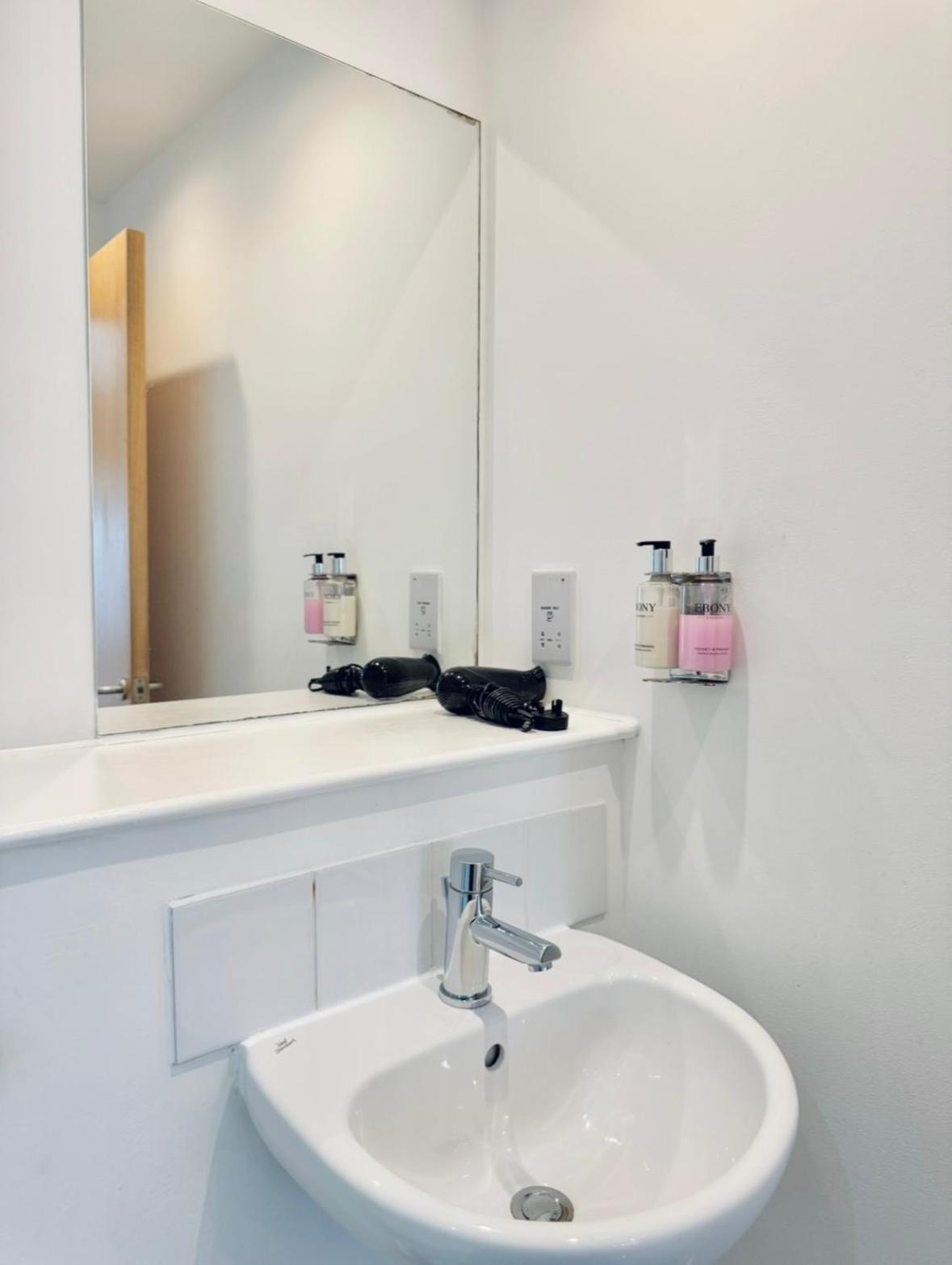 Modern Two Bedroom Apartments EDI Exterior foto